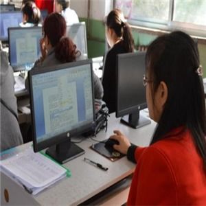 華代電腦培訓(xùn)加盟店 開啟計(jì)算機(jī)技術(shù)培訓(xùn)新篇章